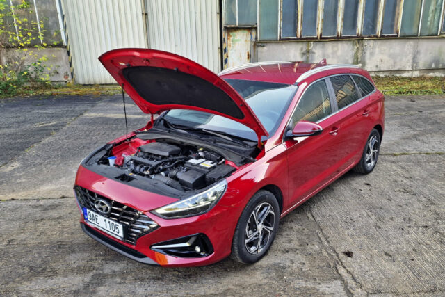 Test Hyundai i30 kombi 1,5i CVVT (2022)