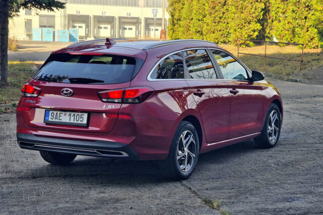 Test Hyundai i30 kombi 1,5i CVVT (2022)