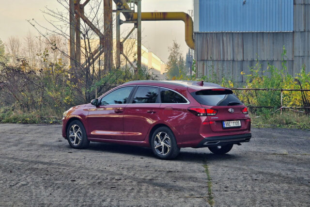 Test Hyundai i30 kombi 1,5i CVVT (2022)