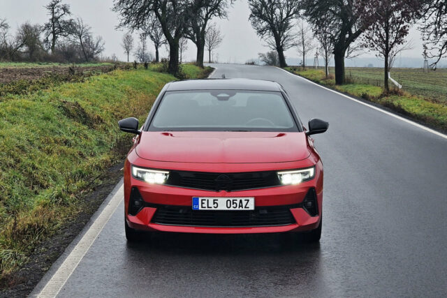 Test Opel Astra 1.6 Turbo Plug-In Hybrid AT8 (2022)