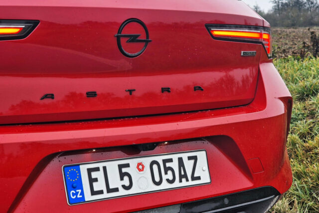 Test Opel Astra 1.6 Turbo Plug-In Hybrid AT8 (2022)