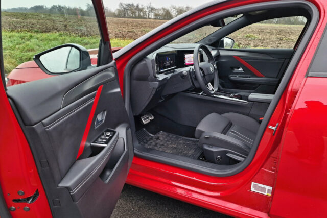 Test Opel Astra 1.6 Turbo Plug-In Hybrid AT8 (2022)