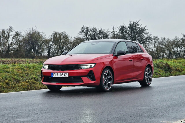 Test Opel Astra 1.6 Turbo Plug-In Hybrid AT8 (2022)