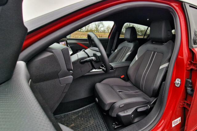 Test Opel Astra 1.6 Turbo Plug-In Hybrid AT8 (2022)
