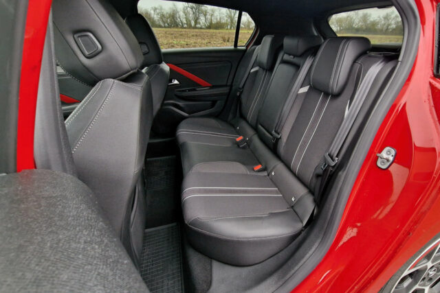 Test Opel Astra 1.6 Turbo Plug-In Hybrid AT8 (2022)