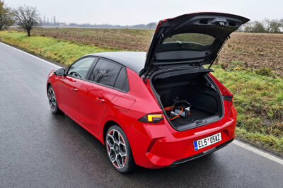 Test Opel Astra 1.6 Turbo Plug-In Hybrid AT8 (2022)
