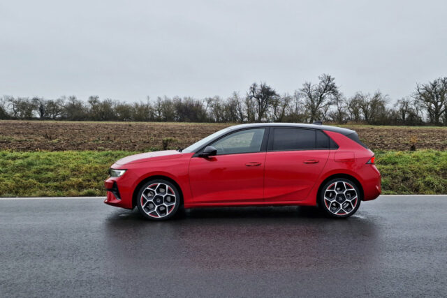 Test Opel Astra 1.6 Turbo Plug-In Hybrid AT8 (2022)