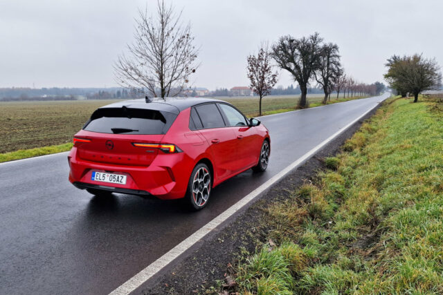Test Opel Astra 1.6 Turbo Plug-In Hybrid AT8 (2022)