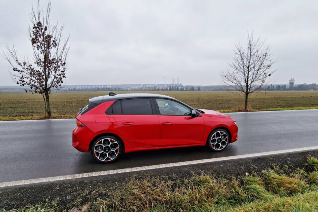 Test Opel Astra 1.6 Turbo Plug-In Hybrid AT8 (2022)