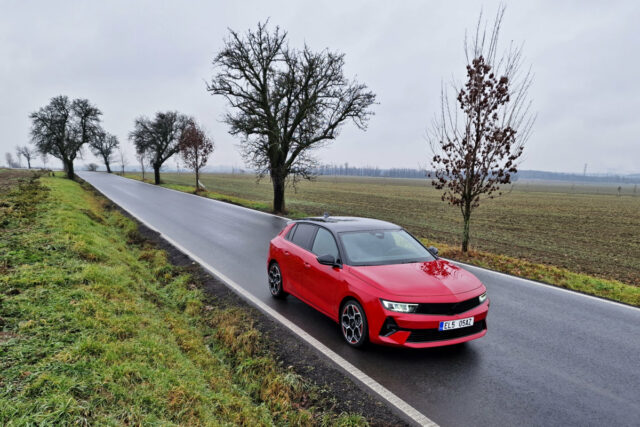 Test Opel Astra 1.6 Turbo Plug-In Hybrid AT8 (2022)