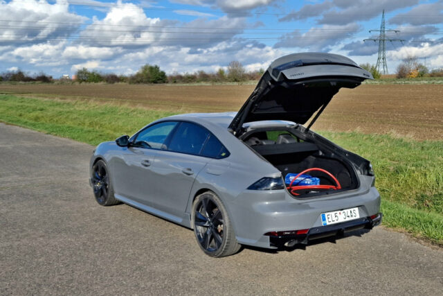 Test Peugeot 508 PSE (2022)
