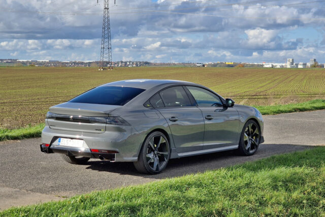 Test Peugeot 508 PSE (2022)