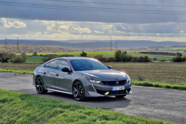 Test Peugeot 508 PSE (2022)