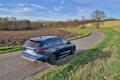 Test Ford Focus Active kombi 1.0 EcoBoost Hybrid | mild-hybrid (2022)