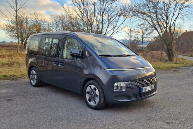 Test Hyundai Staria Tour 2,2 CRDi (2022)