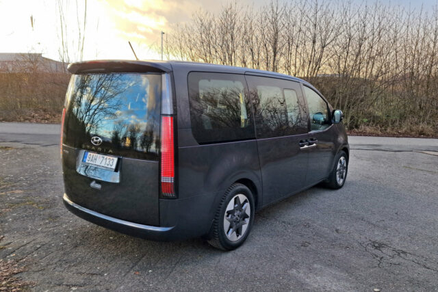 Test Hyundai Staria Tour 2,2 CRDi (2022)