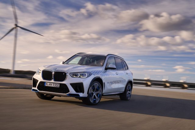 BMW iX5 Hydrogen (2023)