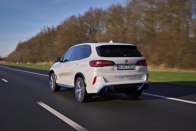 BMW iX5 Hydrogen (2023)