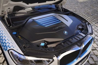 BMW iX5 Hydrogen (2023)