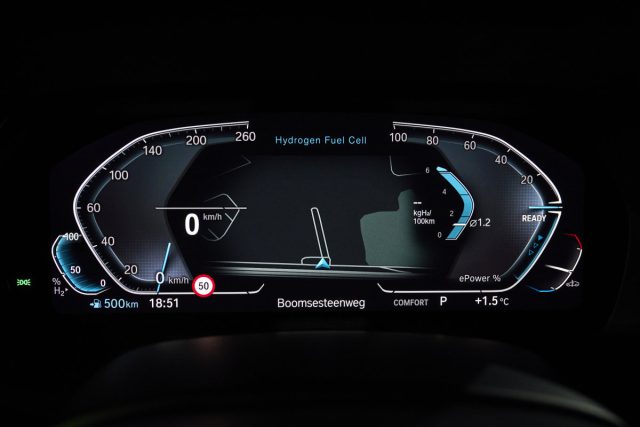 BMW iX5 Hydrogen (2023)