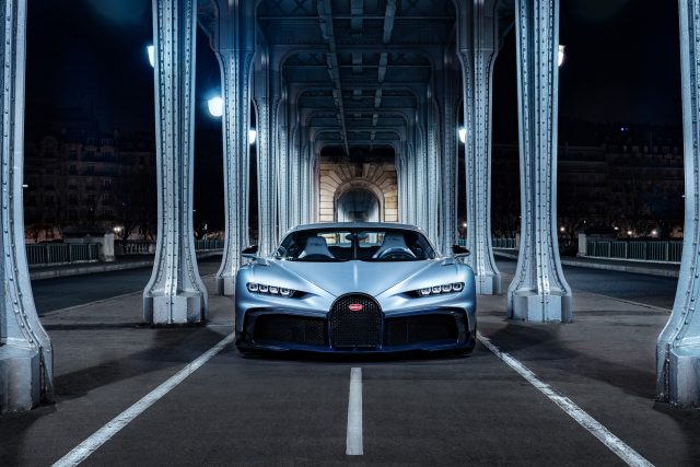 Bugatti v Paříži vyfotilo Chiron Profilée na cyklostezce. Ostré reakce politiků na sebe nenechaly čekat