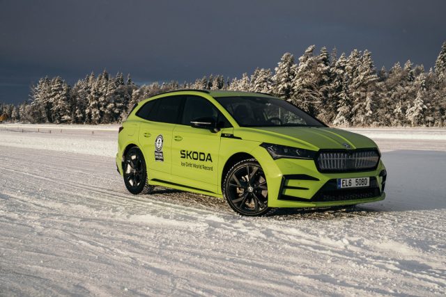 Skoda-Enyaq-RS-iV-GUINNESS-WORLD-RECORDS-drift