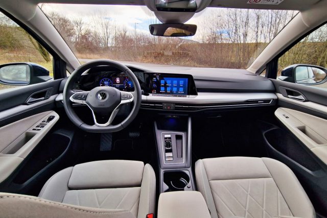Test Volkswagen Golf 1.0 eTSI DSG (2022)