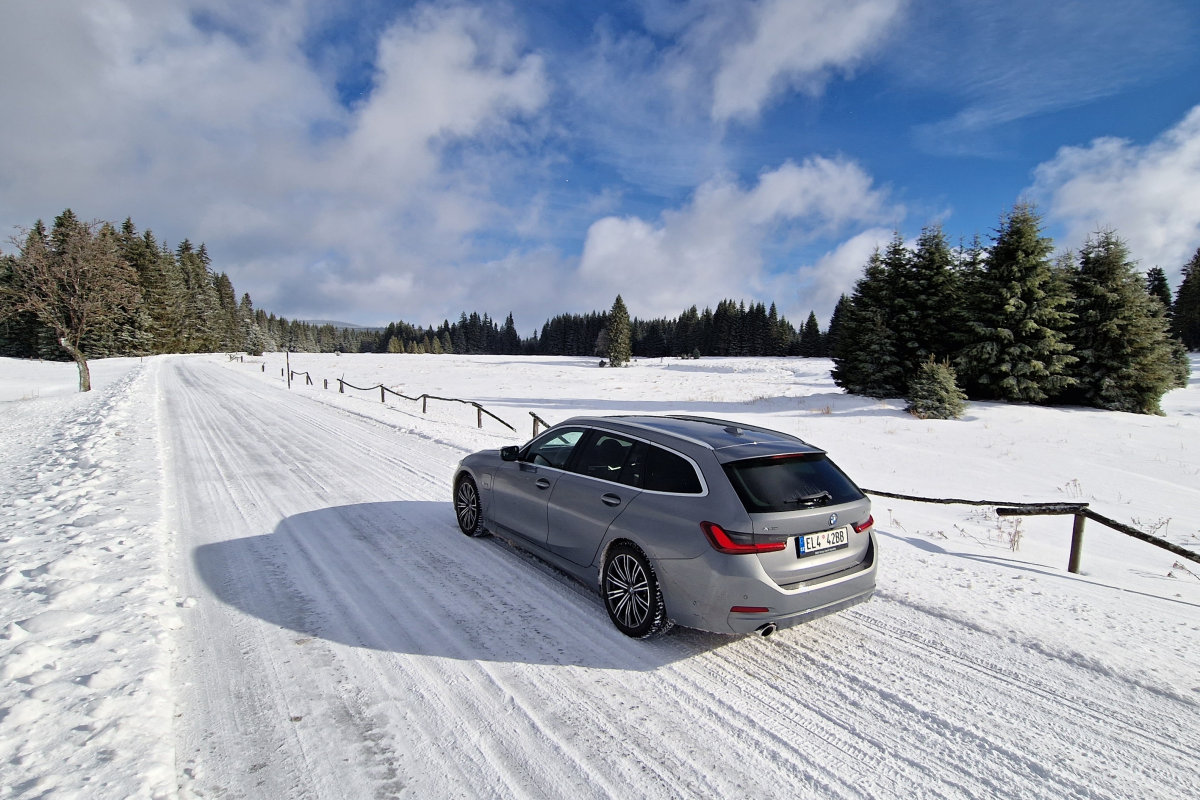 Test BMW 330e xDrive Touring | plug-in hybrid (2023)