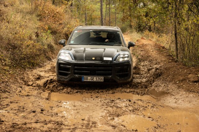 Testy nové generace Porsche Cayenne finišují