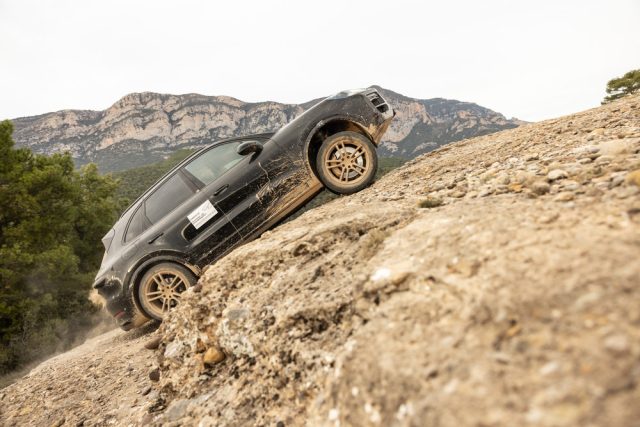 Testy nové generace Porsche Cayenne finišují