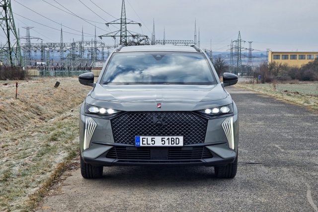 Test DS 7 E-TENSE 4x4 300 k | plug-in hybrid (2023)
