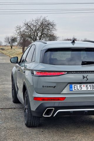 Test DS 7 E-TENSE 4x4 300 k | plug-in hybrid (2023)