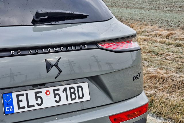 Test DS 7 E-TENSE 4x4 300 k | plug-in hybrid (2023)