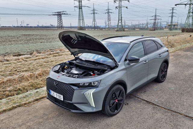 Test DS 7 E-TENSE 4x4 300 k | plug-in hybrid (2023)