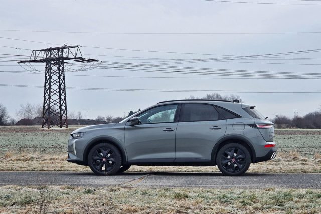 Test DS 7 E-TENSE 4x4 300 k | plug-in hybrid (2023)