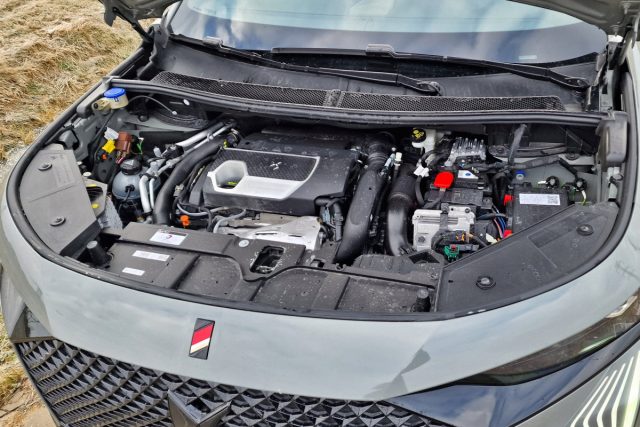 Test DS 7 E-TENSE 4x4 300 k | plug-in hybrid (2023)