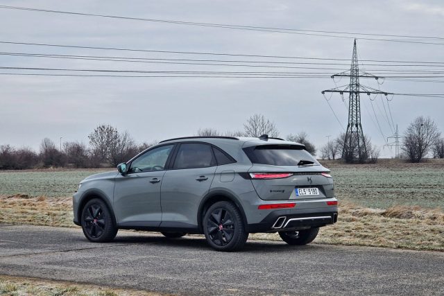 Test DS 7 E-TENSE 4x4 300 k | plug-in hybrid (2023)