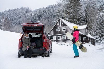 zima-snih-snowboard-toyota-rav4