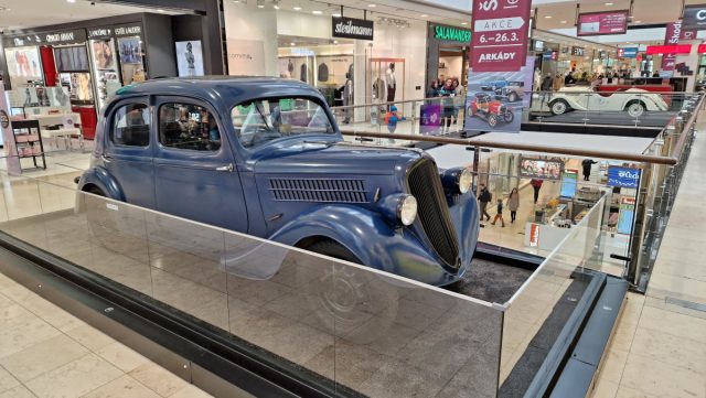 Výstava automobilů Škoda v pražském obchodním centru Arkády Pankrác