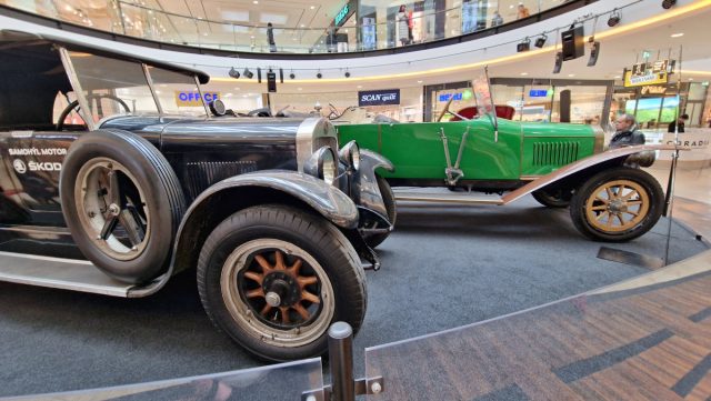 Výstava automobilů Škoda v pražském obchodním centru Arkády Pankrác