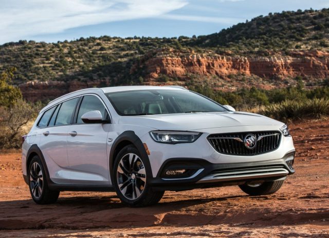 Buick-Regal_TourX-2018