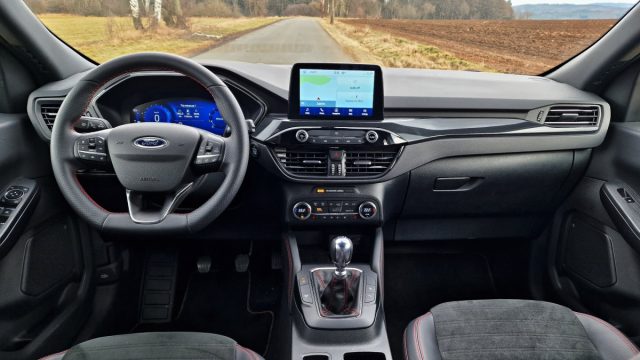 Test Ford Kuga 1.5 EcoBoost ST Line (2023)