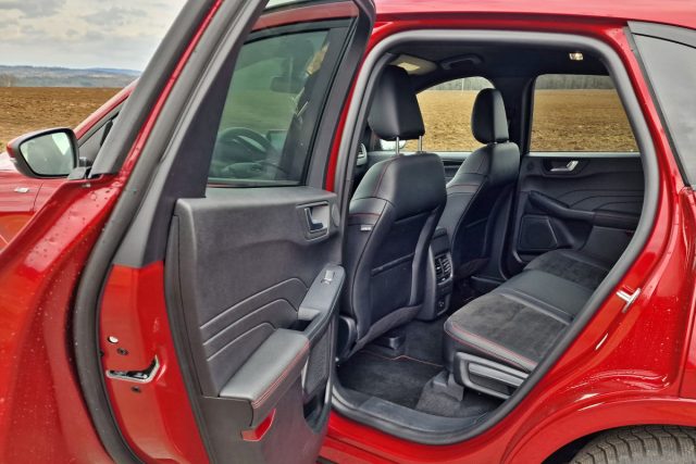 Test Ford Kuga 1.5 EcoBoost ST Line (2023)