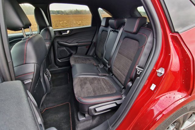 Test Ford Kuga 1.5 EcoBoost ST Line (2023)