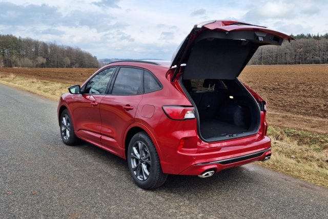 Test Ford Kuga 1.5 EcoBoost ST Line (2023)