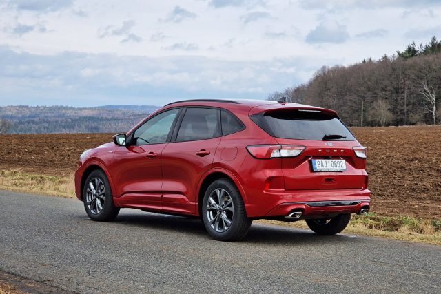 Test Ford Kuga 1.5 EcoBoost ST Line (2023)