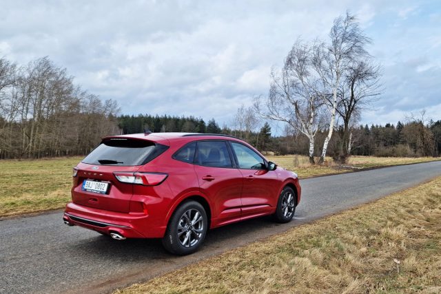 Test Ford Kuga 1.5 EcoBoost ST Line (2023)
