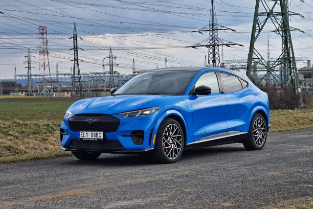 Test Ford Mustang Mach-E GT | elektromobil (2023)