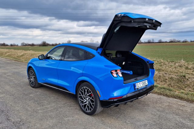 Test Ford Mustang Mach-E GT | elektromobil (2023)