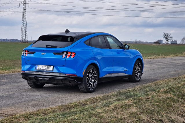 Test Ford Mustang Mach-E GT | elektromobil (2023)